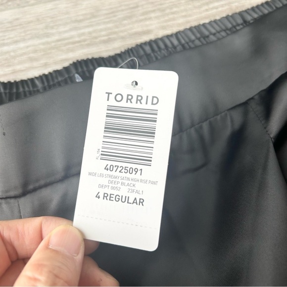 NWT Torrid Wide Leg Satin High  Rise Pant in Deep Black - Picture 8 of 13